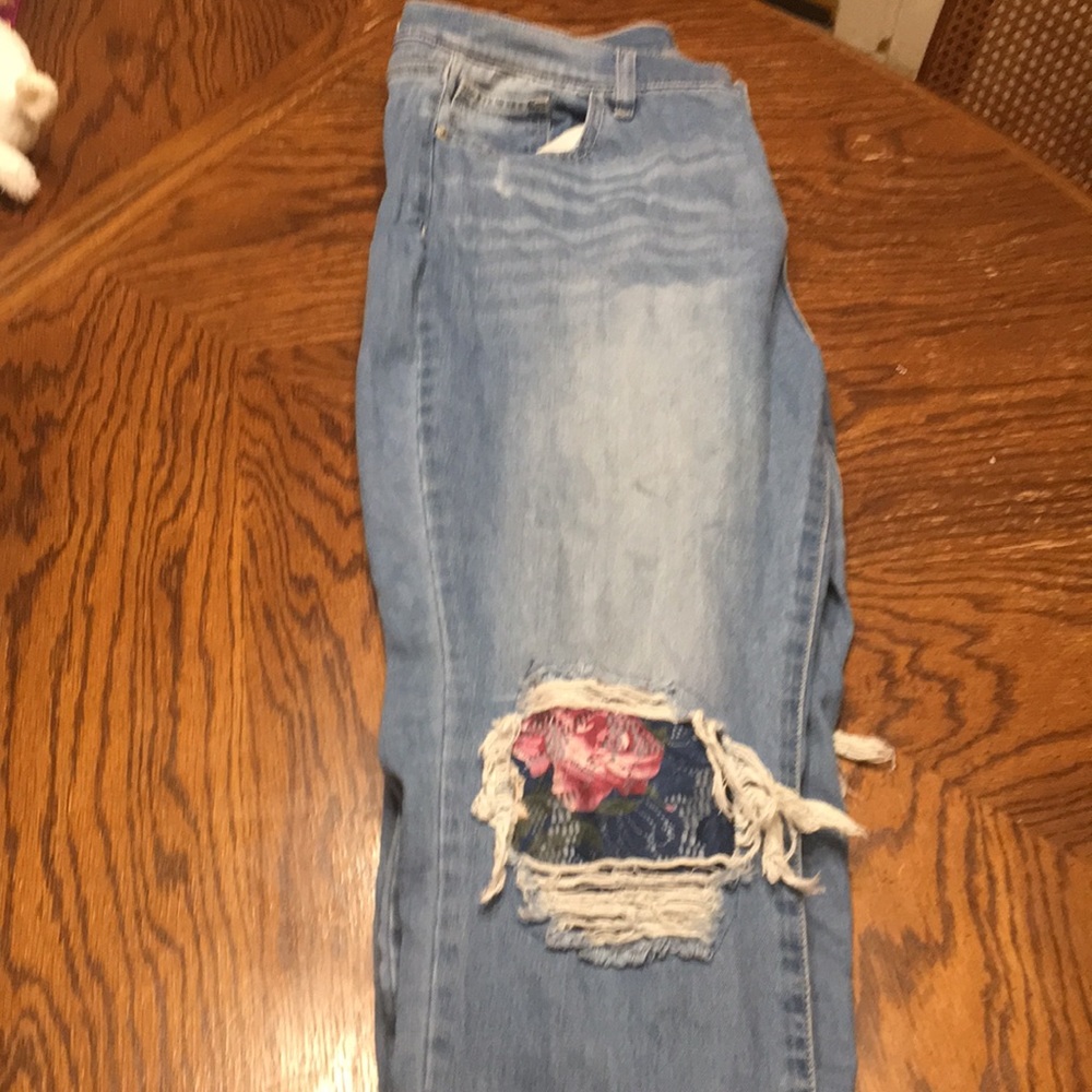 NY&Co distressed floral skinnies
